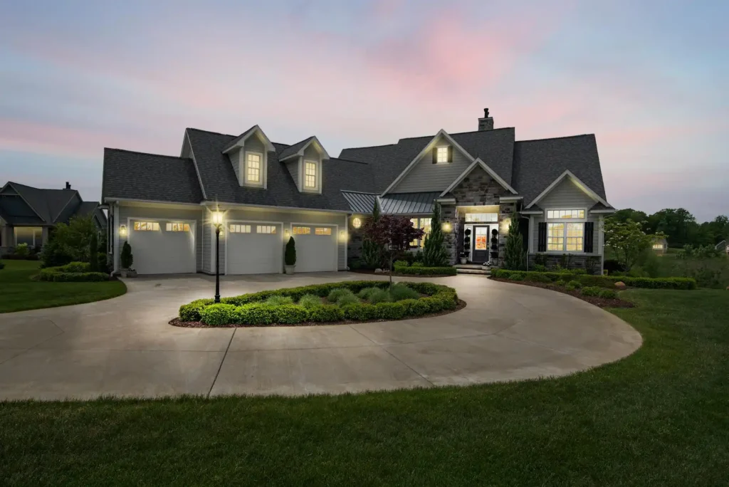 Custom home builder with experience in luxury homes