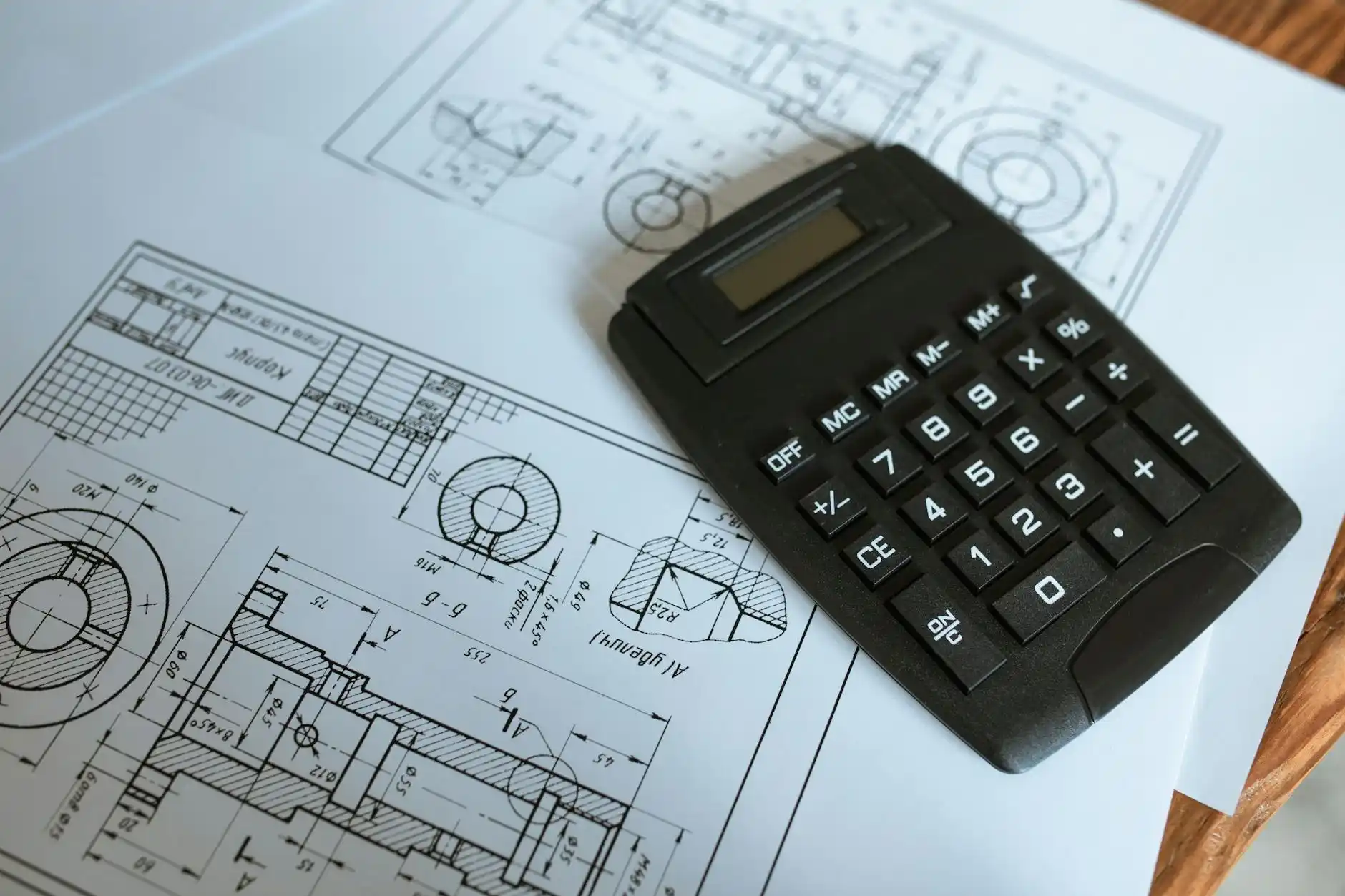 How to budget effectively for a custom home project?