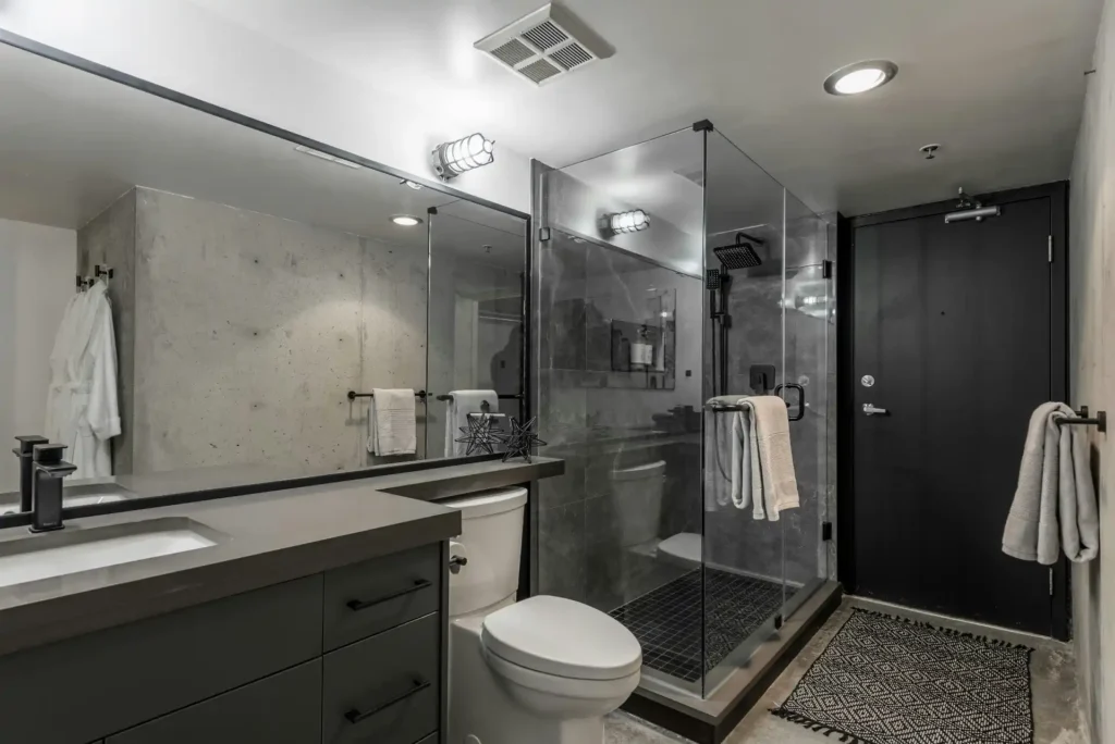 Curbless Shower vs Low-Threshold Shower: Which Is Better?