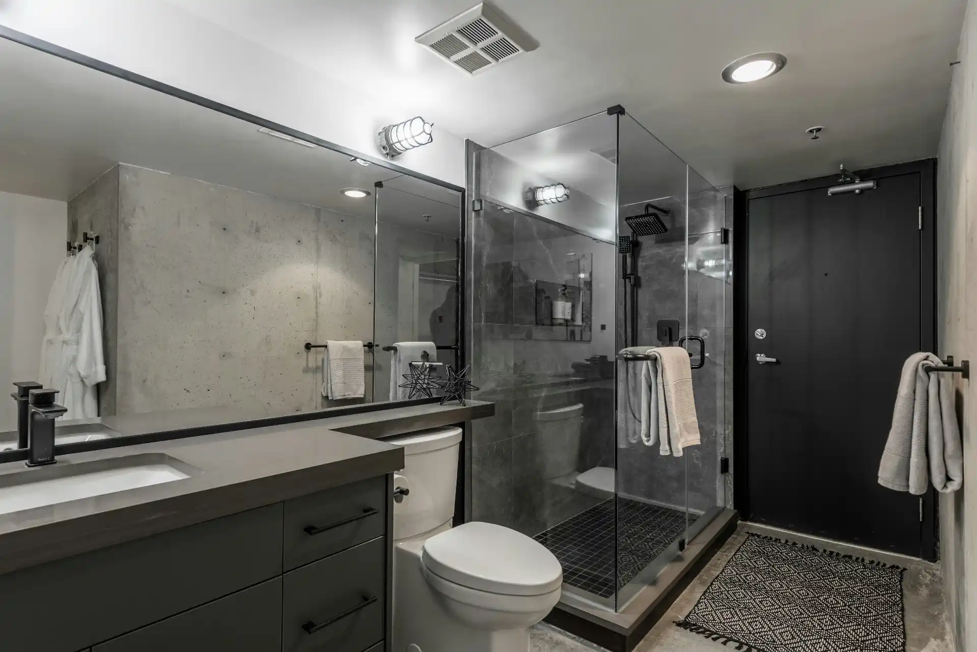 Curbless Shower vs Low-Threshold Shower: Which Is Better?