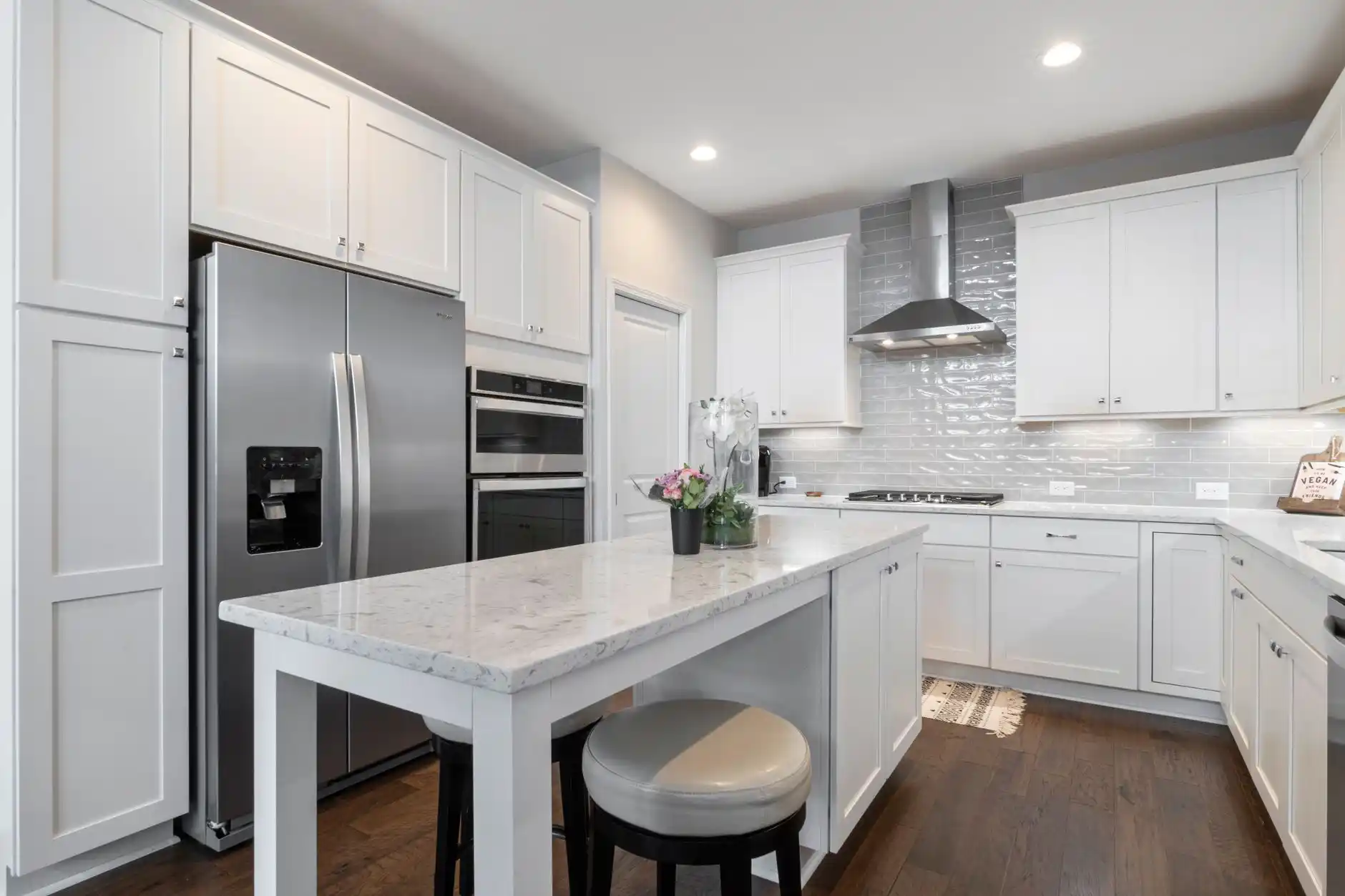 Kitchen Range Hood Guide: CFM, Ducting and Venting to the Exterior